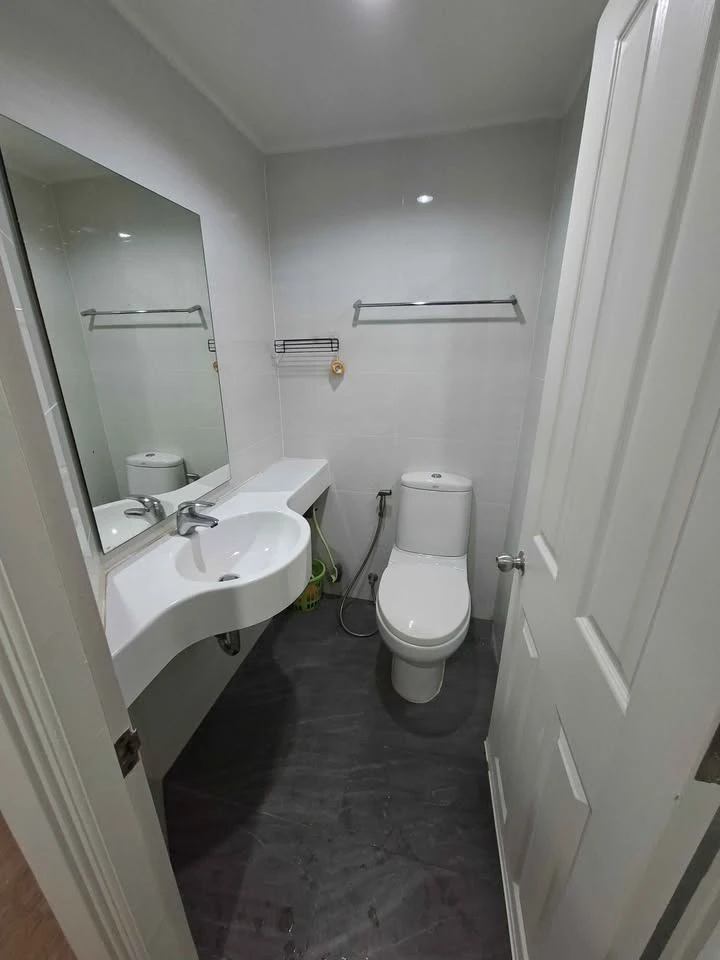 ให้เช่า Lumpini Park Riverside - Rama 3 ห้องสตูดิโอ ชั้นสูง วิวสวย เฟอร์ครบครัน จองเลย