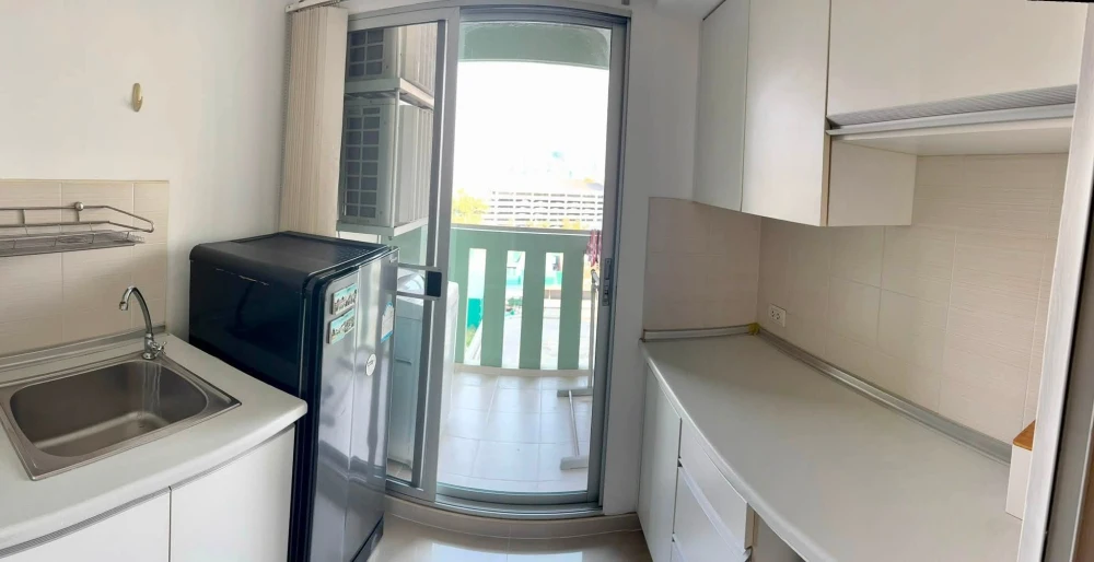 ให้เช่า Lumpini Place Rama 9–Ratchada ห้องชั้น 9 บิวท์อินเฟอร์นิเจอร์อย่างดี เดินทางสะดวก จองเลย