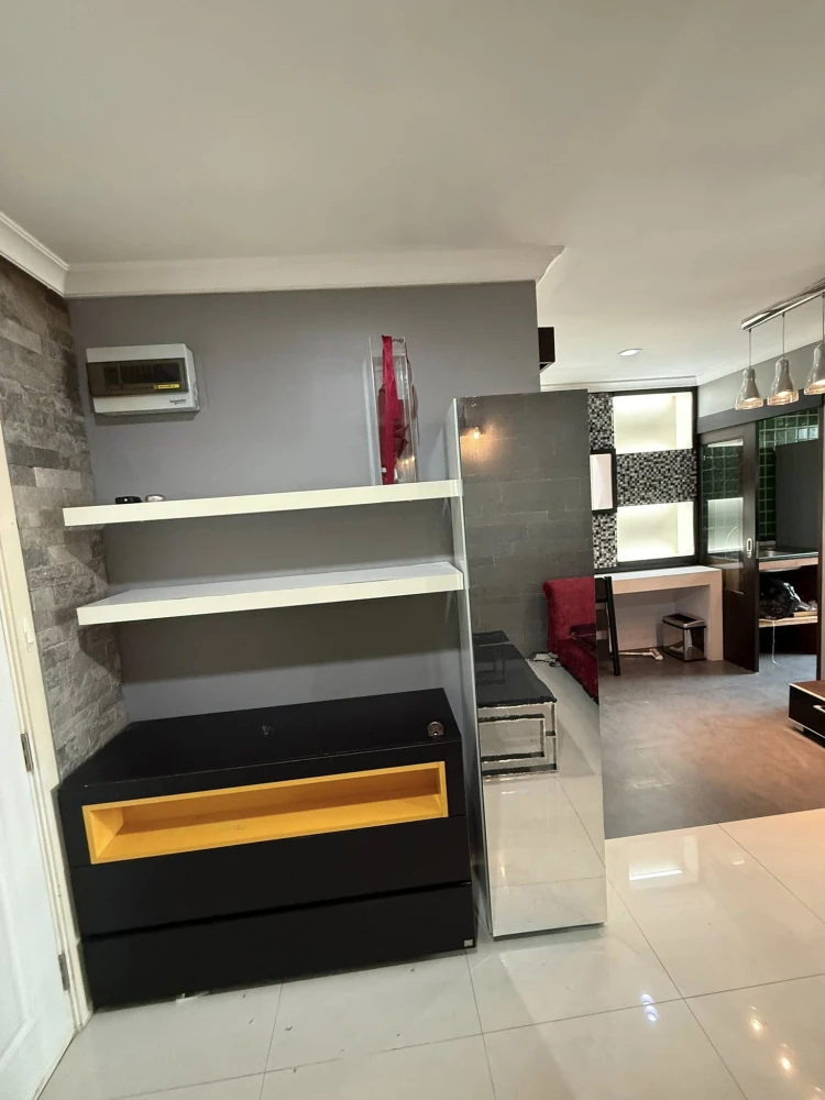 ให้เช่า Lumpini Place Rama VIII ห้องแต่งสวยคุมโทน มาพร้อมโซฟาสีแดงตัวใหญ่น่านั่ง พลาดแล้วจะเสียใจ