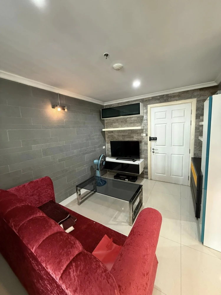 ให้เช่า Lumpini Place Rama VIII ห้องแต่งสวยคุมโทน มาพร้อมโซฟาสีแดงตัวใหญ่น่านั่ง พลาดแล้วจะเสียใจ