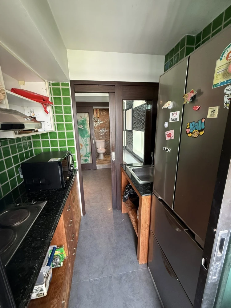 ให้เช่า Lumpini Place Rama VIII ห้องแต่งสวยคุมโทน มาพร้อมโซฟาสีแดงตัวใหญ่น่านั่ง พลาดแล้วจะเสียใจ