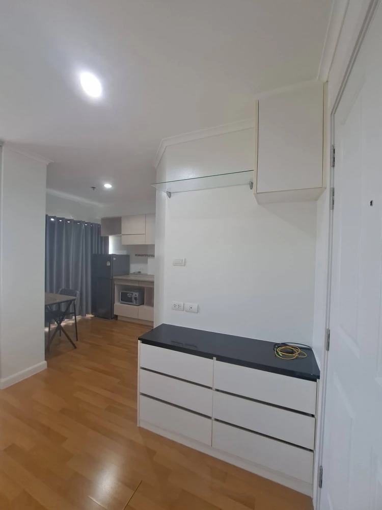ให้เช่า Lumpini Place Ratchayothin ห้องชั้น 6 เฟอร์นิเจอร์บิว์อินอย่างดี เครื่องใช้ไฟฟ้าครบ จองเลย