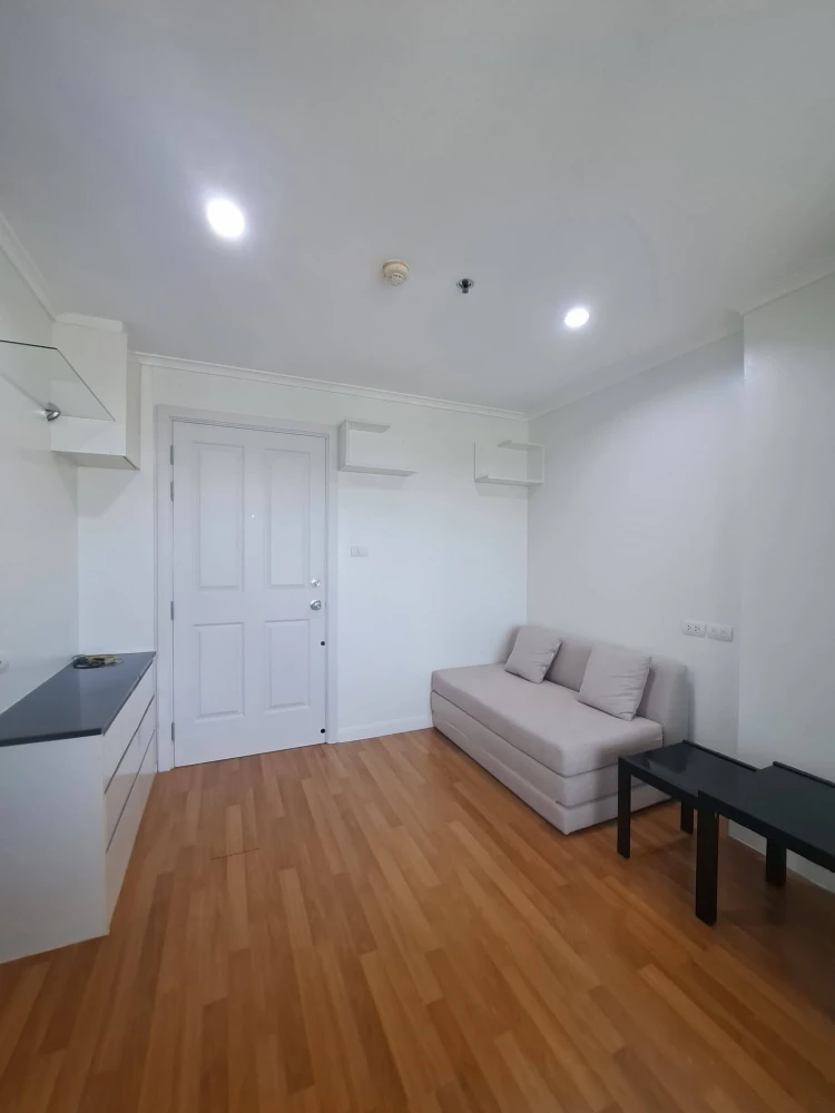 ให้เช่า Lumpini Place Ratchayothin ห้องชั้น 6 เฟอร์นิเจอร์บิว์อินอย่างดี เครื่องใช้ไฟฟ้าครบ จองเลย