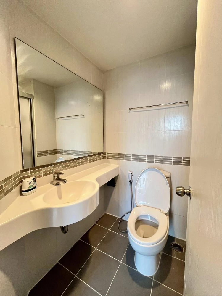 ให้เช่า Lumpini Place Srinakarin-Huamak Station ห้องพร้อมอยู่ เฟอร์พร้อม จองเลย