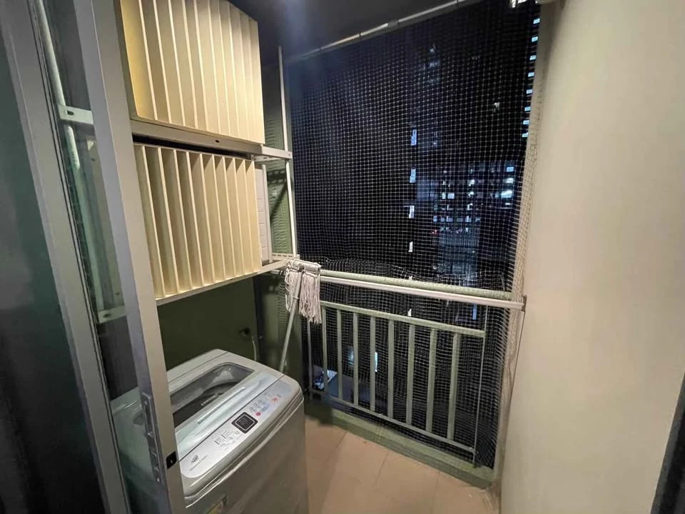 ให้เช่า Lumpini Place Srinakarin-Huamak Station ห้องพร้อมอยู่ เฟอร์พร้อม หิ้วกระเป๋ามาได้เลย