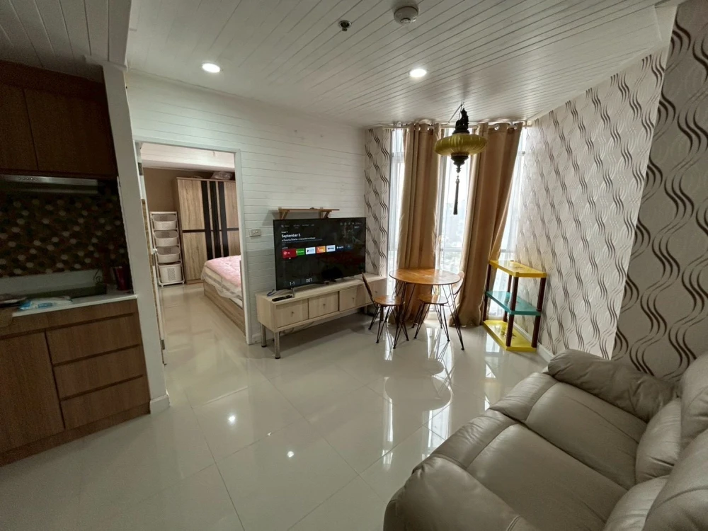 ให้เช่า Lumpini Place Water cliff ห้องมุมผนังไม่ติดใครสองด้าน ทั้งชั้นคนอยู่น้อยมาก เงียบ เป็นส่วนตัวสุดๆ