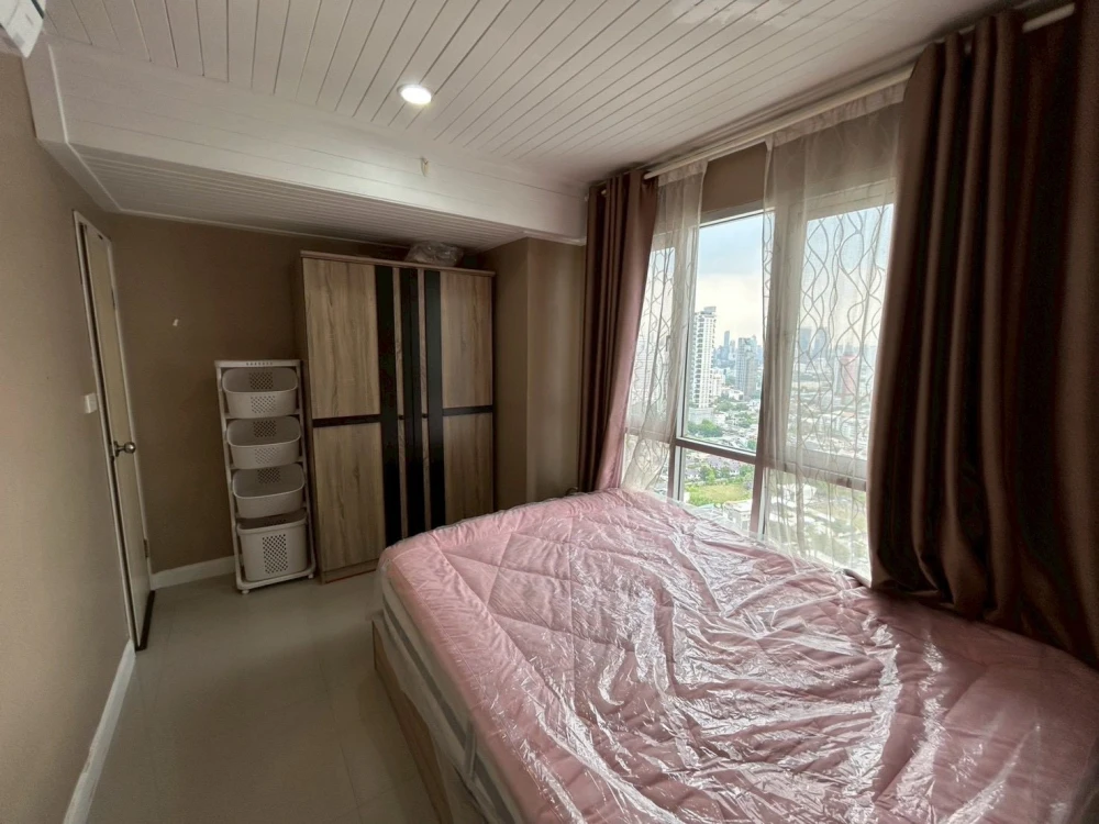 ให้เช่า Lumpini Place Water cliff ห้องมุมผนังไม่ติดใครสองด้าน ทั้งชั้นคนอยู่น้อยมาก เงียบ เป็นส่วนตัวสุดๆ