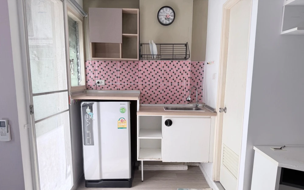 ให้เช่า Lumpini Township Rangsit Klong 1 ห้องสตูดิโอ ติดวอลเปเปอร์อย่างดี เฟอร์ครบ จองเลยจ้า