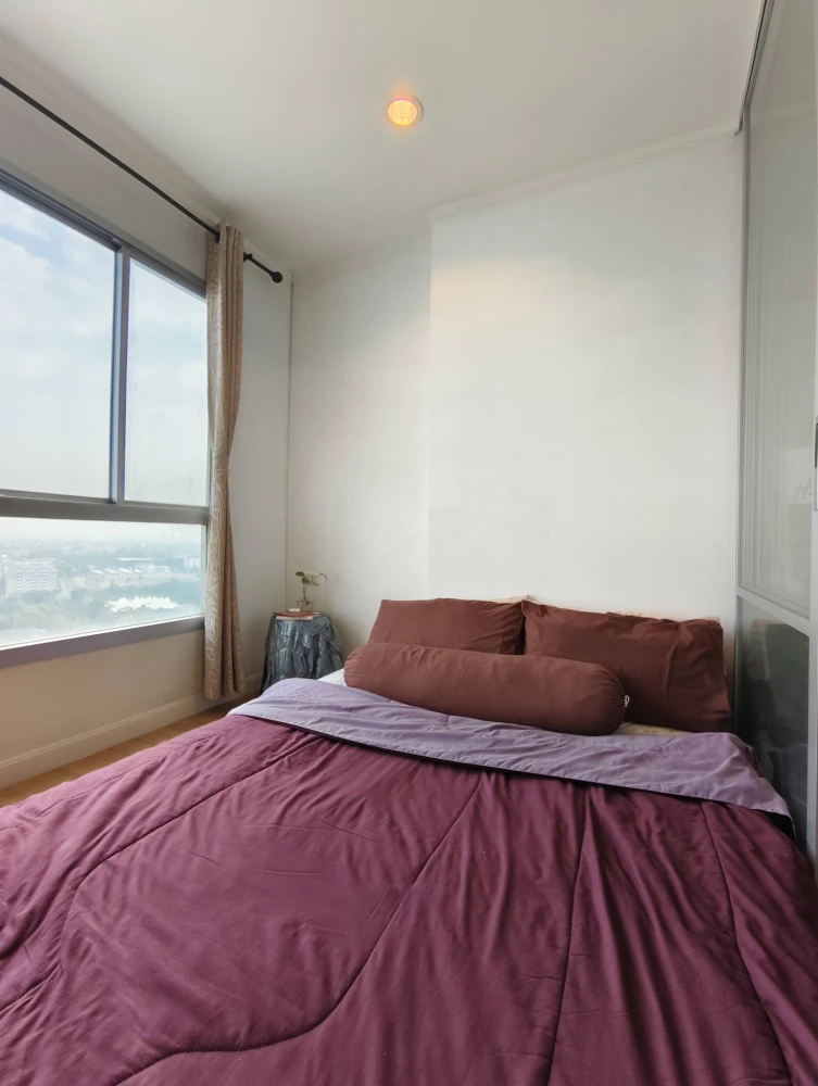 For rent: Lumpini Ville Chaengwatthana Pakkret, 20th floor unit with beautiful, unblocked view. Convenient location. Don't miss out!