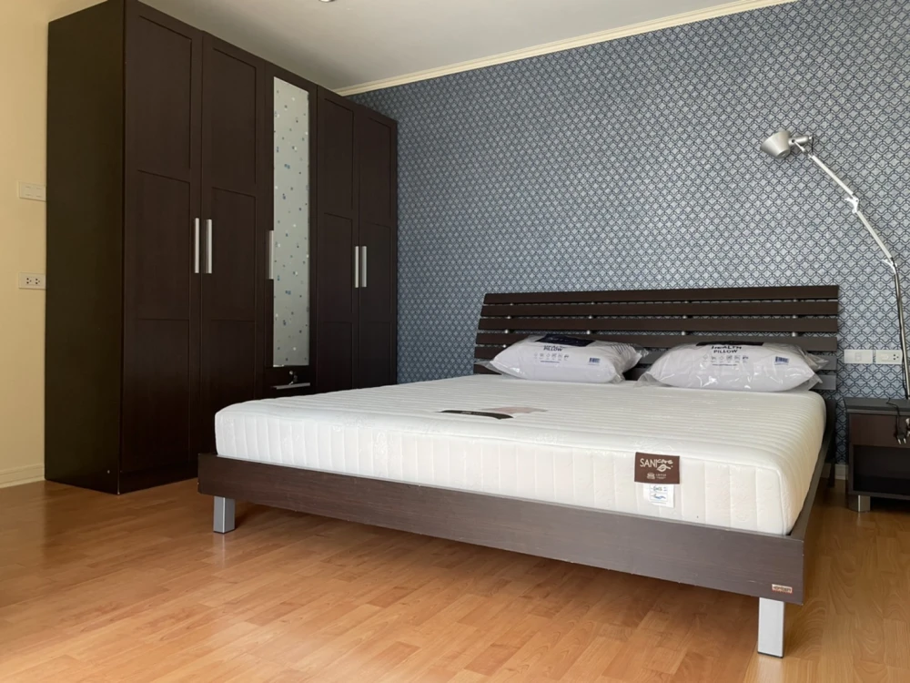 For rent: Lumpini Ville Cultural Center, 2 bedrooms, spacious living area, great location, convenient transportation. Book now!