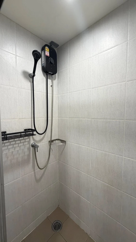 ให้เช่า Lumpini Ville On Nut–Phatthanakan  ตึกหลังสุดติดคลอง ไม่มีอะไรบังวิวเลยค่ะ วิวโล่ง กลางคืนสวย สงบมากๆ