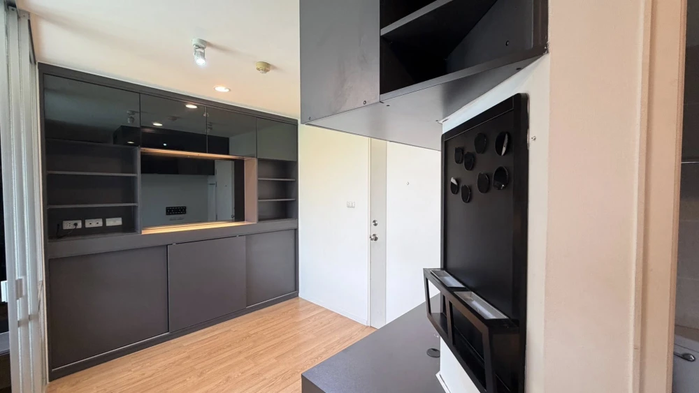 ให้เช่า Lumpini Ville On Nut–Phatthanakan  ตึกหลังสุดติดคลอง ไม่มีอะไรบังวิวเลยค่ะ วิวโล่ง กลางคืนสวย สงบมากๆ