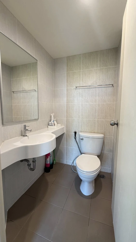 ให้เช่า Lumpini Ville On Nut–Phatthanakan  ตึกหลังสุดติดคลอง ไม่มีอะไรบังวิวเลยค่ะ วิวโล่ง กลางคืนสวย สงบมากๆ