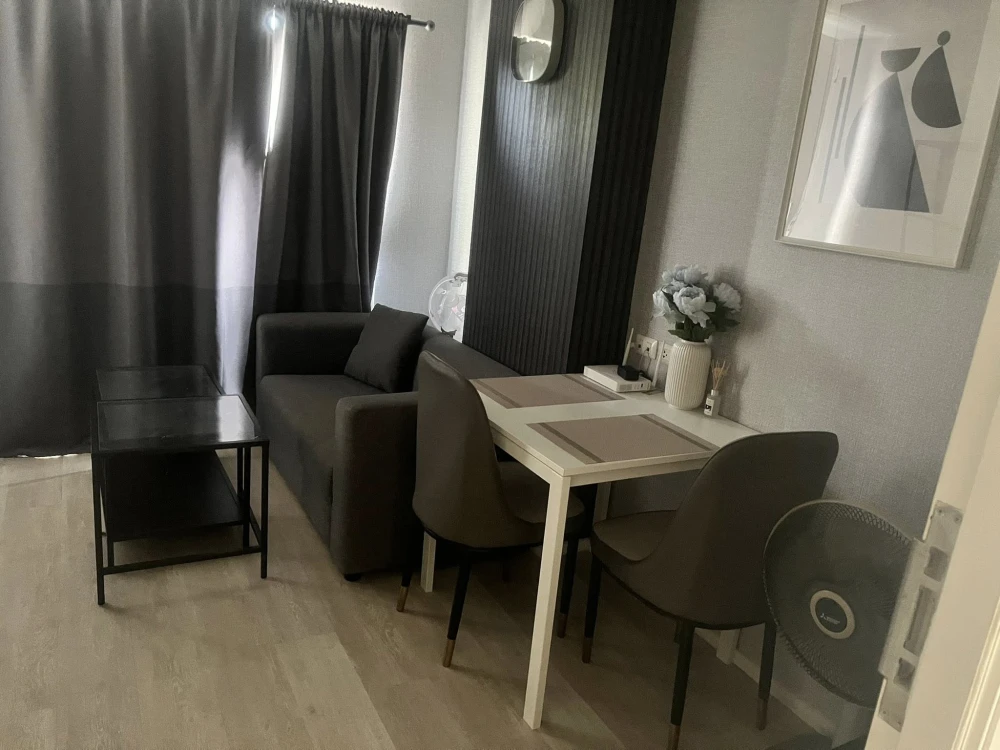 ให้เช่า Lumpini Ville Onnut – Ladkrabang 1 ห้องนอน 1 ห้องน้ำ มาพร้อมเฟอร์นิเจอร์ครบครัน หิ้วกระเป๋าเข้าอยู่ได้เลยจ้า