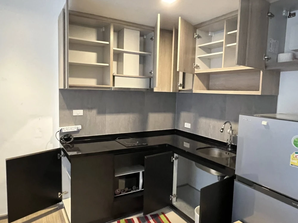 ให้เช่า Lyss Ratchayothin ชั้น 6 แบบ 1 ห้องนอน 1 ห้องน้ำ เฟอร์นิเจอร์ครบ พร้อมอยู่