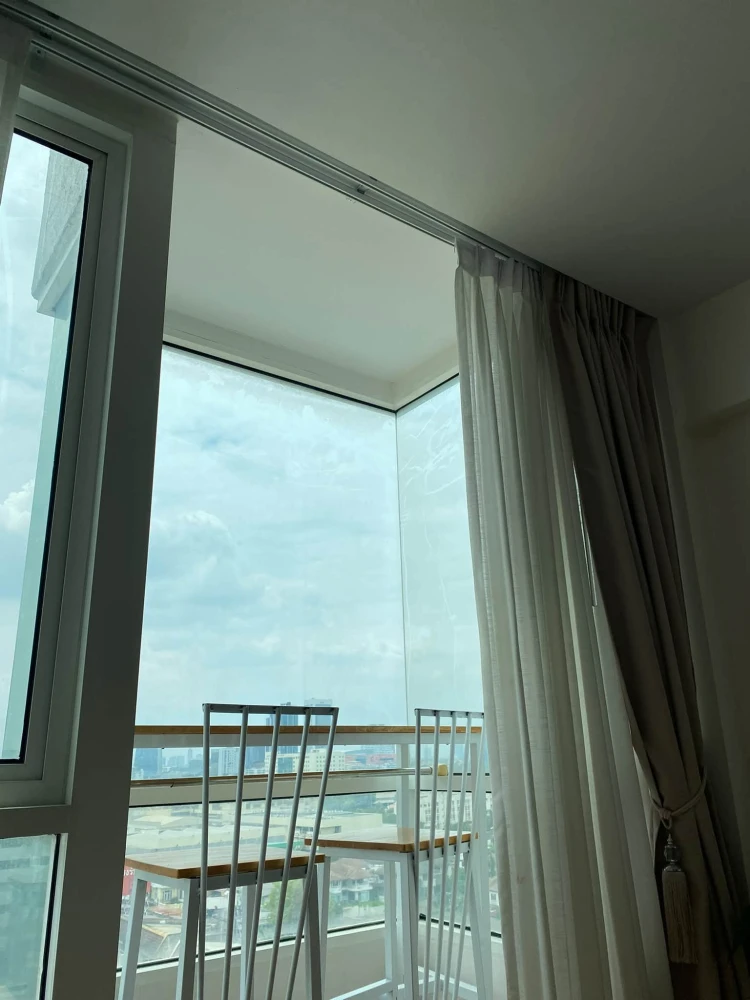 ให้เช่า M Society Condominium ห้องพร้อมอยู่ เฟอร์ครบ + Built-in แยกสัดส่วนห้องนอนและห้องนั่งเล่นด้วยกระจกกั้น