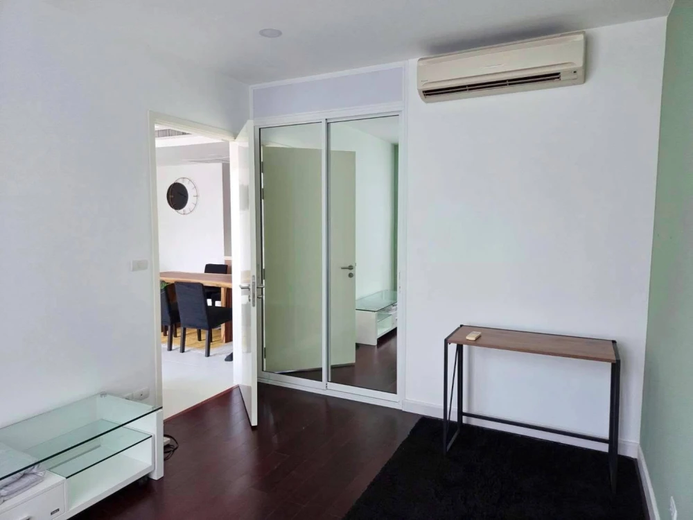 ให้เช่า Manhattan ชิดลม ห้องใหญ่กว้างขวางอยู่สบาย เฟอร์นิเจอร์ เครื่องใช้ไฟฟ้าแน่นๆ รีบจองเลย