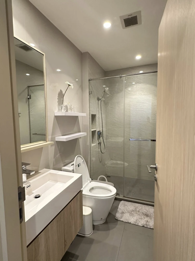 ให้เช่า Maru Ekkamai 2 ชั้น 20 ห้องริม วิวโล่ง ตกแต่งครบ พร้อมเข้าอยู่ได้ทันที!