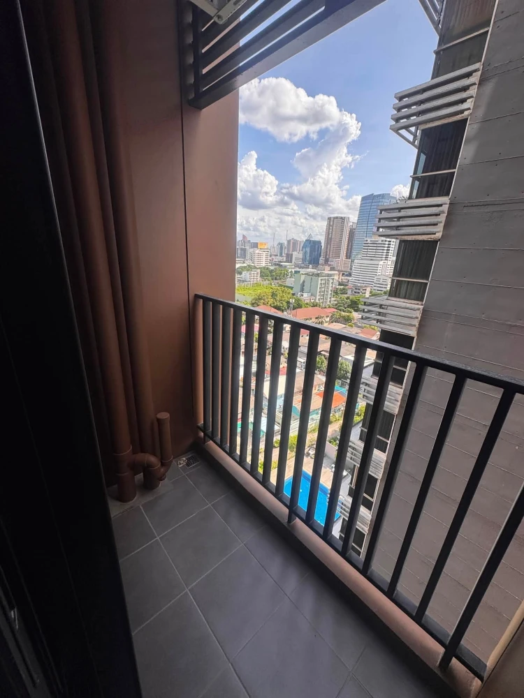 ให้เช่า Metris District Ladprao เหมาะสำหรับผู้ที่มองหาคอนโดใหม่ ทำเลดี พร้อมเฟอร์นิเจอร์และเครื่องใช้ไฟฟ้าครบ ไม่ต้องซื้อเพิ่ม หิ้วกระเป๋าเข้าอยู่ได้