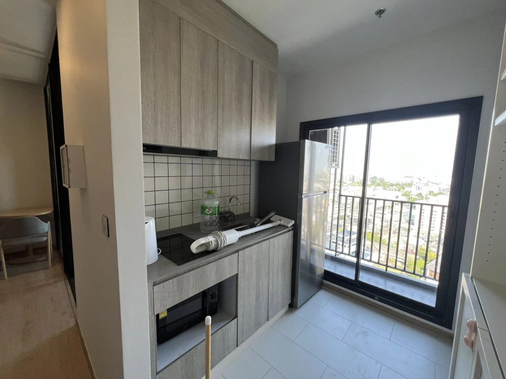 ให้เช่า Metris Pattanakarn ห้องชั้น 17 ตกแต่งคุมโทน มาพร้อมเฟอร์นิเจอร์ครบครัน จองเลย