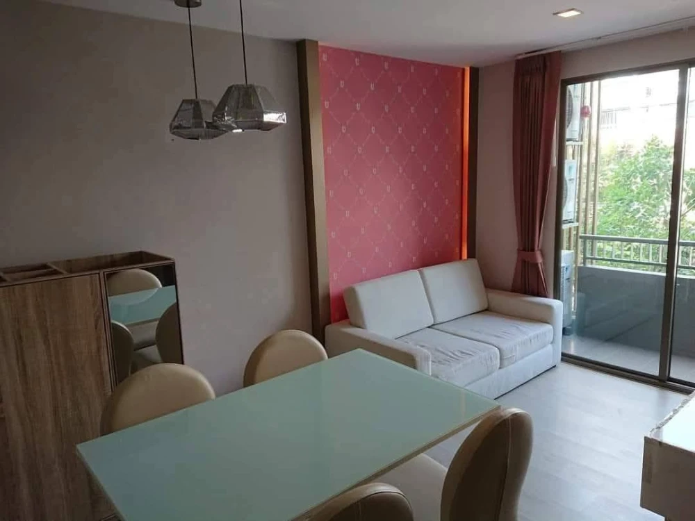 For rent: Metro Luxe Ratchada, 3rd floor (corner unit), Building A. Built-in furnishings and fully furnished. You definitely need to book this one!