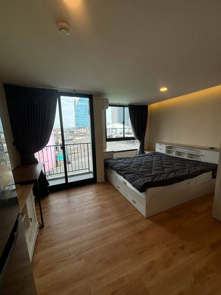 ให้เช่า Modern condo จรัญฯ 79 กำแพงห้องไม่ติดกะห้องอื่น เพราะด้านนึงติดล็อบบี้ ส่วนอีกด้านติดบันไดหนีไฟ สบายใจเรื่องเสียงรบกวน จองเลย