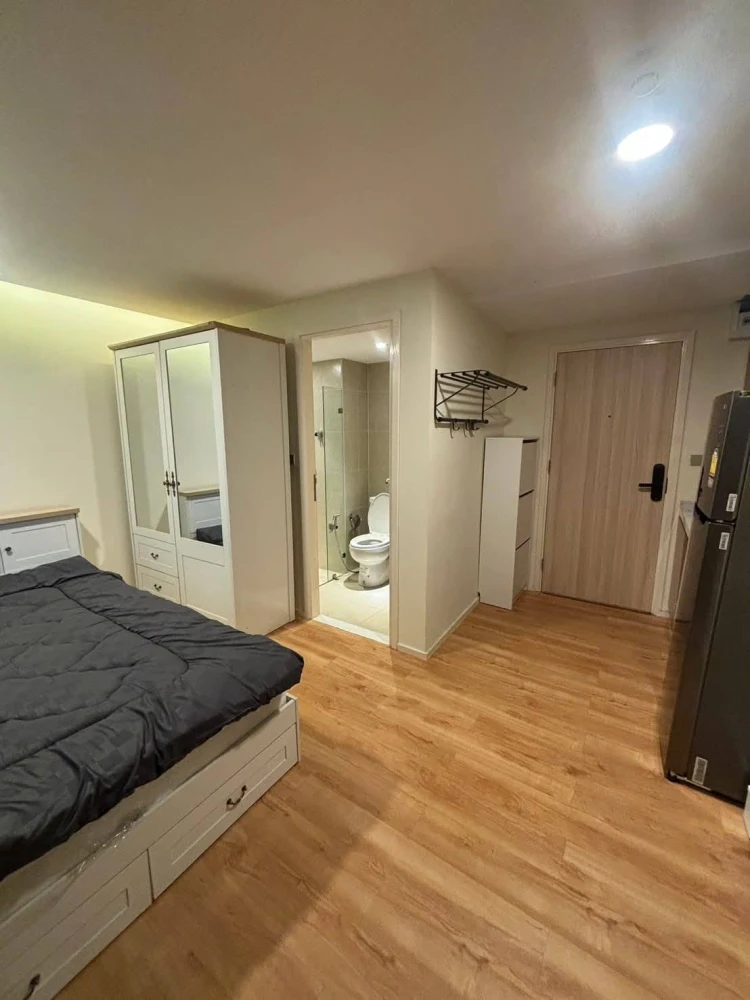 ให้เช่า Modern condo จรัญฯ 79 กำแพงห้องไม่ติดกะห้องอื่น เพราะด้านนึงติดล็อบบี้ ส่วนอีกด้านติดบันไดหนีไฟ สบายใจเรื่องเสียงรบกวน จองเลย