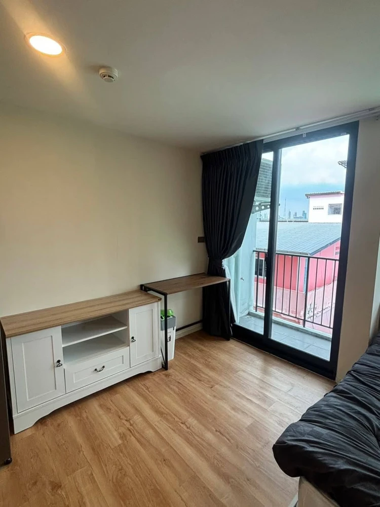 ให้เช่า Modern condo จรัญฯ 79 กำแพงห้องไม่ติดกะห้องอื่น เพราะด้านนึงติดล็อบบี้ ส่วนอีกด้านติดบันไดหนีไฟ สบายใจเรื่องเสียงรบกวน จองเลย