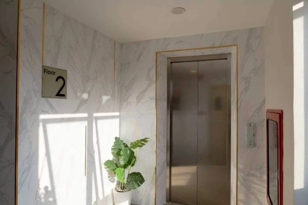 ให้เช่า modern condo จรัญฯ 79 อาคาร Modern Luxury ห้องริม มีกระจกกั้นระเบียง เฟอร์นิเจอร์และเครื่องใช้ไฟฟ้าครบ