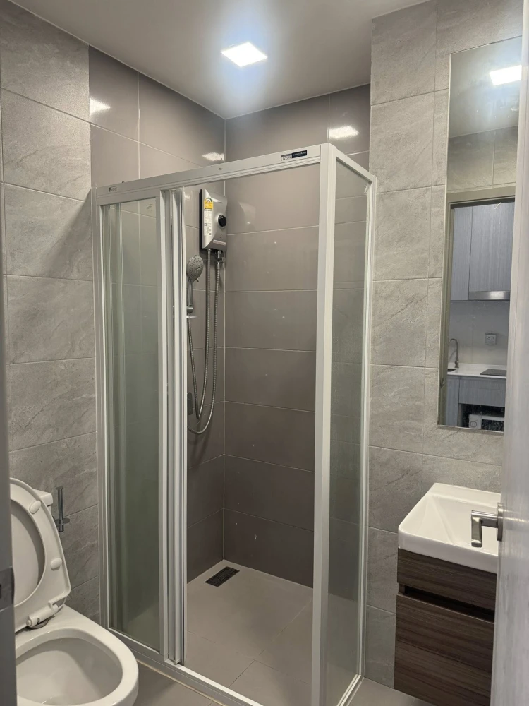 ให้เช่า Modiz Launch Rangsit ห้องน่าอยู่ เฟอร์นิเจอร์และเครื่องใช้ไฟฟ้าครบครัน หิ้วกระเป๋าเข้าอยู่ได้เลยจ้า