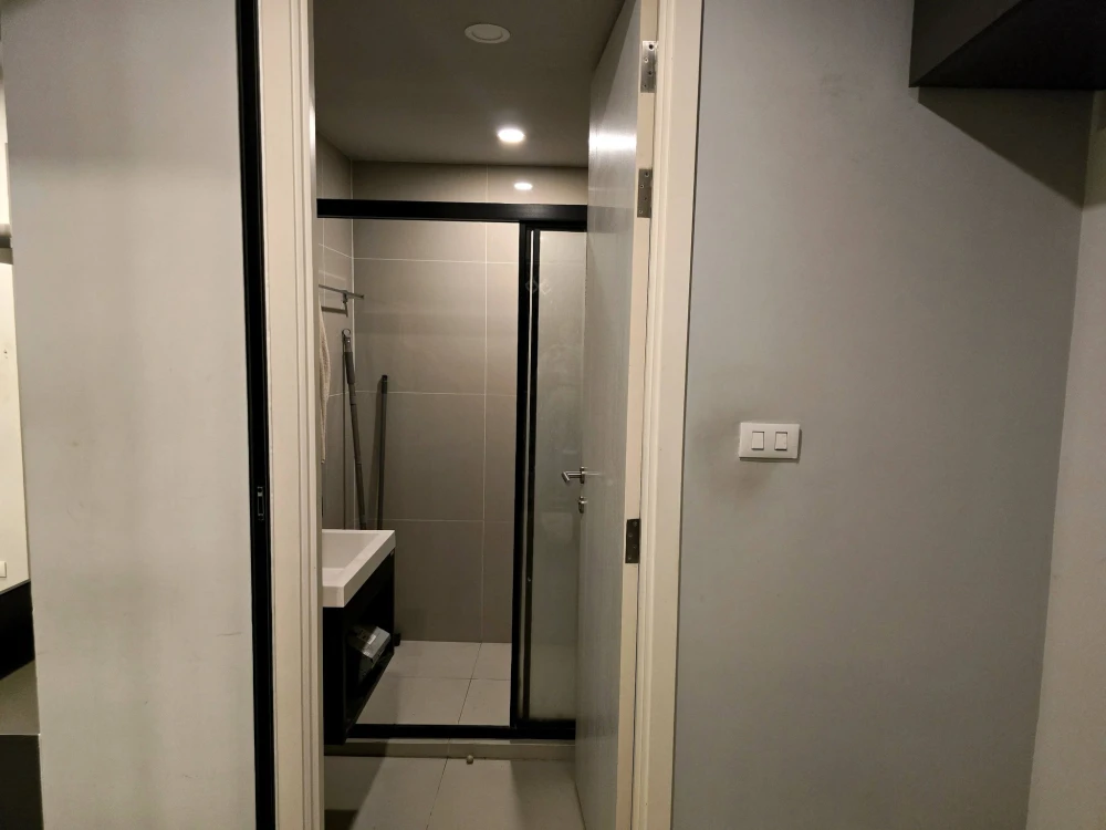 ให้เช่า Monte Rama 9 ห้องชั้น 8 ตกแต่งคุมโทน มาพร้อมสิ่งอำนวยความสะดวกครบครัน ห้ามพลาด