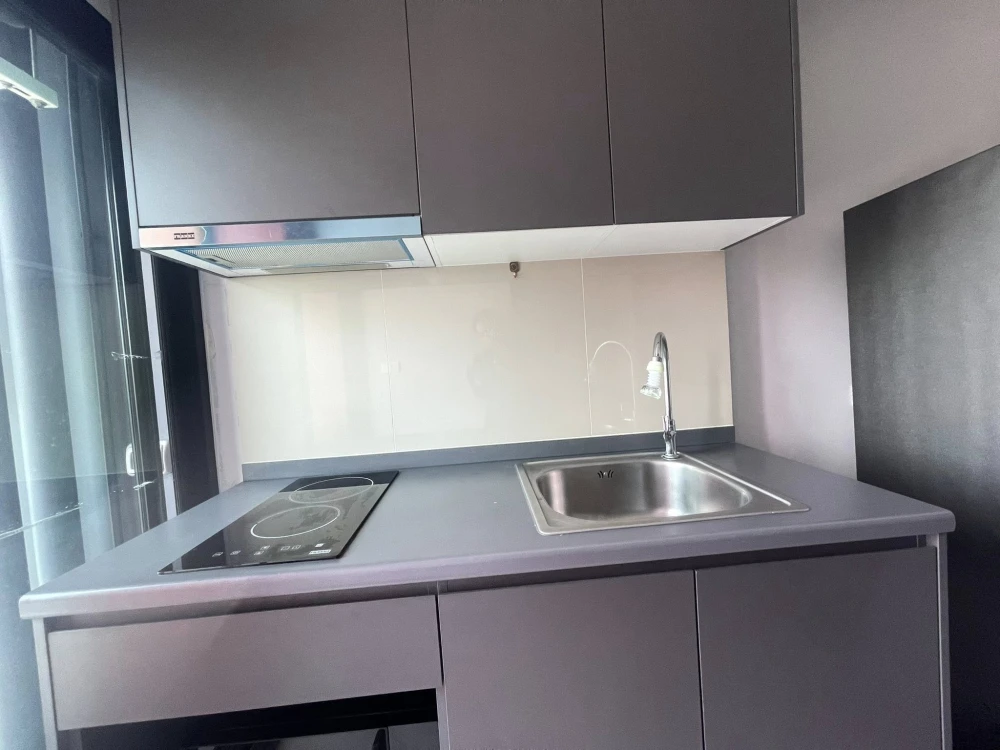 ให้เช่า Monte Rama 9 อาคาร B ชั้น 7 เฟอร์นิเจอร์ครบพร้อมเข้าอยู่ วิว สนามราชมังคลากีฬาสถาน แดดเช้า รีบจองเลย