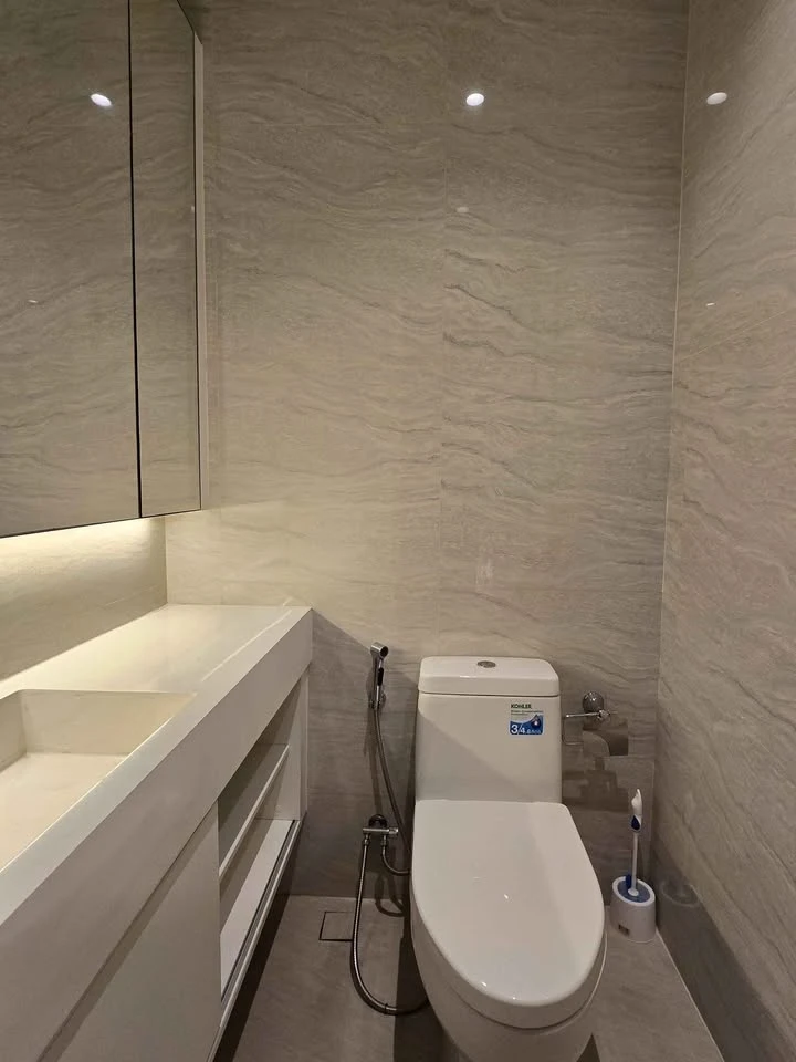 ให้เช่า Muniq Langsuan ห้องวิวโล่ง ชั้นสูง เฟอร์นิเจอร์ครบชุด สามารถเลี้ยงสัตว์ได้ คนรักสัตว์ห้ามพลาด