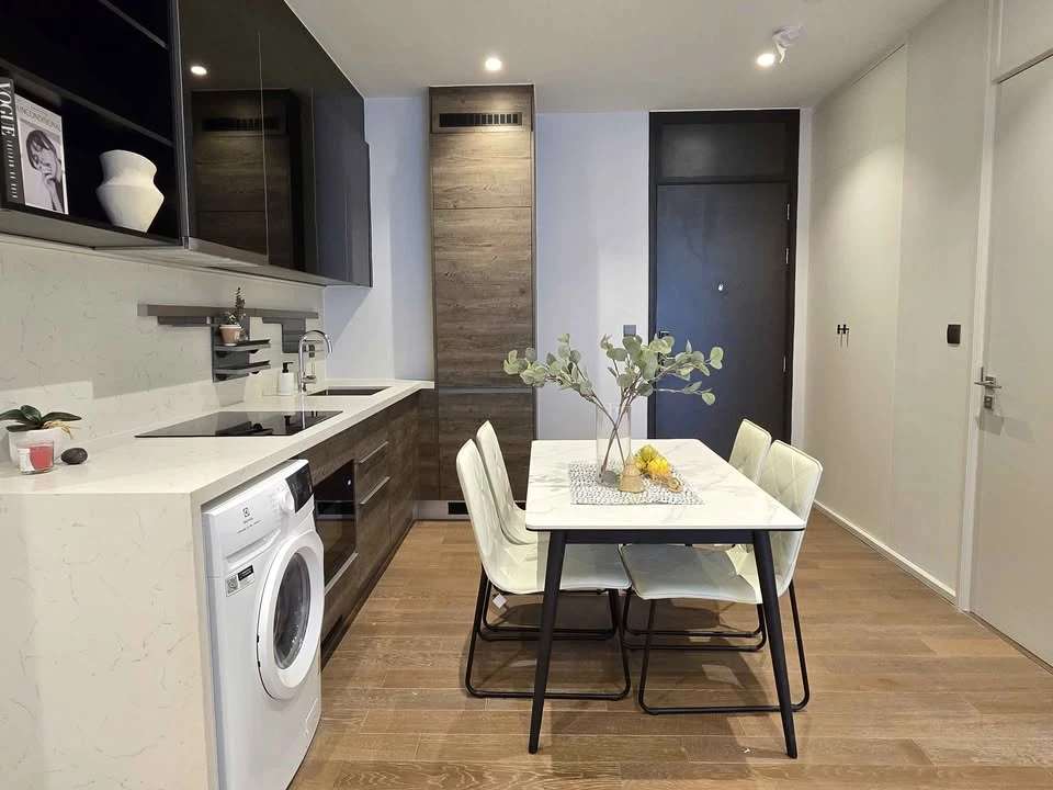 ให้เช่า Muniq Langsuan ห้องวิวโล่ง ชั้นสูง เฟอร์นิเจอร์ครบชุด สามารถเลี้ยงสัตว์ได้ คนรักสัตว์ห้ามพลาด