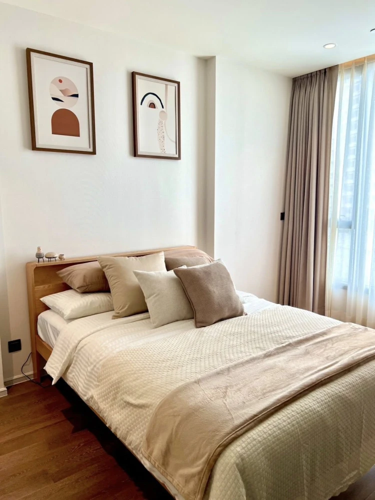For rent: MUNIQ Sukhumvit 23, beautifully decorated unit with a coordinated color scheme. Fully furnished; just bring your suitcase and move in!