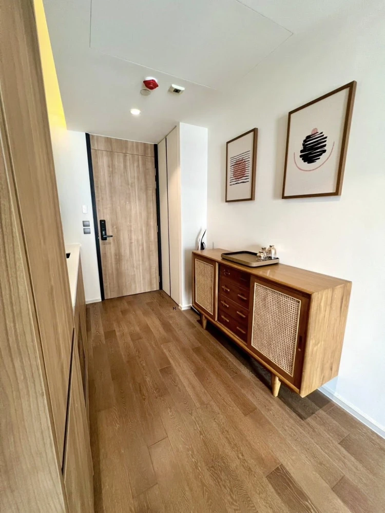 ให้เช่า MUNIQ Sukhumvit 23 ห้องแต่งสวยคุมโทน มาพร้อมเฟอร์นิเจอร์ครบครัน หิ้วกระเป๋าเข้าอยู่ได้เลยจ้า