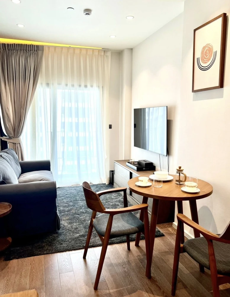 ให้เช่า MUNIQ Sukhumvit 23 ห้องแต่งสวยคุมโทน มาพร้อมเฟอร์นิเจอร์ครบครัน หิ้วกระเป๋าเข้าอยู่ได้เลยจ้า