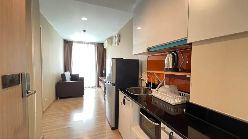ให้เช่า Nice Suites สนามบินน้ำ ห้องกว้างขวางอยู่สบาย มีอุปกรณ์เครื่องใช้ไฟฟ้าครบชุด สามารถหิ้วกระเป๋าเข้าอยู่ได้เลย