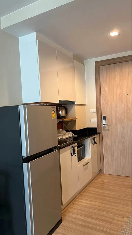 ให้เช่า Nice Suites สนามบินน้ำ ห้องกว้างขวางอยู่สบาย มีอุปกรณ์เครื่องใช้ไฟฟ้าครบชุด สามารถหิ้วกระเป๋าเข้าอยู่ได้เลย