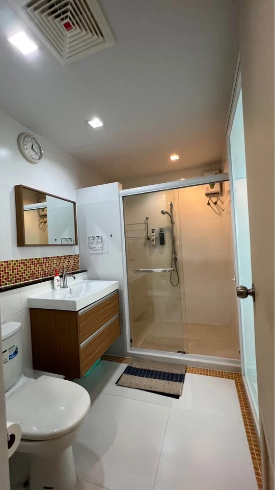ให้เช่า Nice Suites สนามบินน้ำ ห้องกว้างขวางอยู่สบาย มีอุปกรณ์เครื่องใช้ไฟฟ้าครบชุด สามารถหิ้วกระเป๋าเข้าอยู่ได้เลย