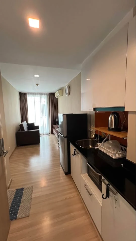 ให้เช่า Nice Suites สนามบินน้ำ ห้องกว้างขวางอยู่สบาย มีอุปกรณ์เครื่องใช้ไฟฟ้าครบชุด สามารถหิ้วกระเป๋าเข้าอยู่ได้เลย