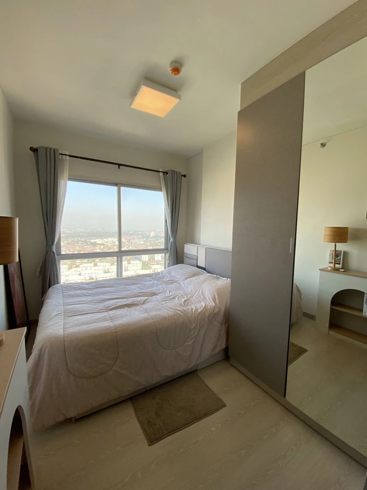 For rent: Niche ID @ Pakkret Station, 33rd floor, with Chao Phraya River view. Fully furnished with appliances. Ready to move in with just your luggag