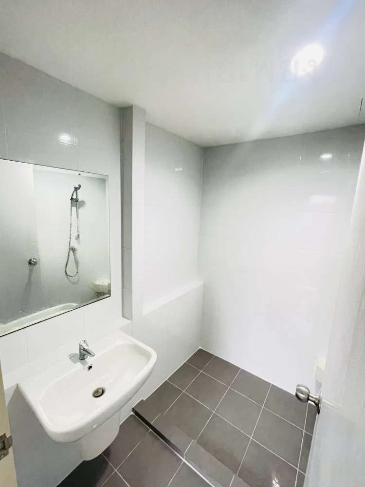 ให้เช่า Niche id Serithai-Wongwaen ห้องมุมให้ความเป้นส่วนตัว เฟอร์นิเจอร์ครบครัน ห้ามพลาด