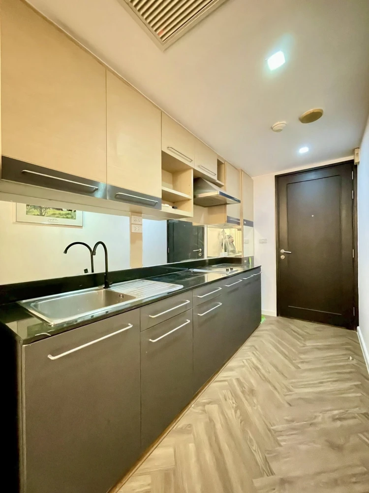 ให้เช่า Noble Ambience Sarasin ห้องน่าอยู่ บิ้วอินผนังและเฟอร์นิเจอร์สุดปัง เห็นวิวสวนลุม ห้ามพลาด