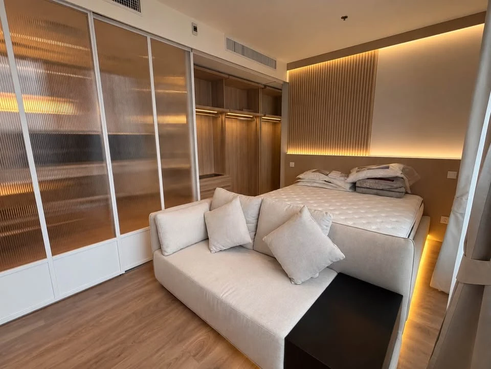 ให้เช่า Noble Form Thonglor ชั้น 10 วิวเมือง มาพร้อมเครื่องใช้ไฟฟ้าครบครัน  เฟอร์นิเจอร์และการตกแต่งครบชุดตามภาพ