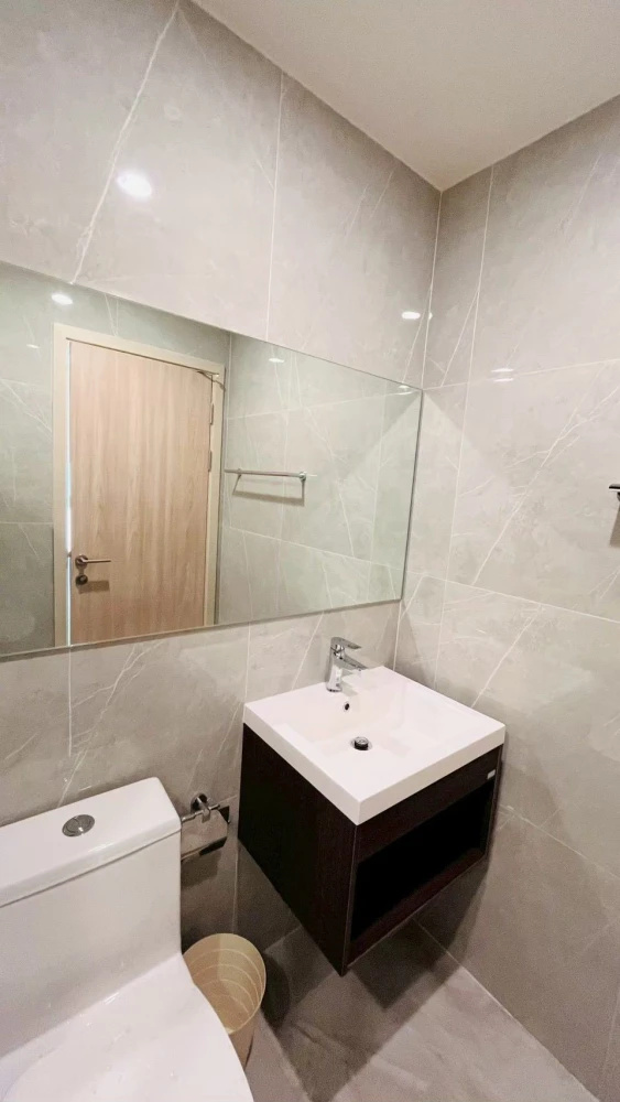 ให้เช่า  Noble Nue Distric R9 ห้องน่าอยู่ เฟอร์ เครื่องใช้ไฟฟ้าครบ ลากกระเป๋าเข้าอยู่ได้เลย คุณต้องไม่พลาด