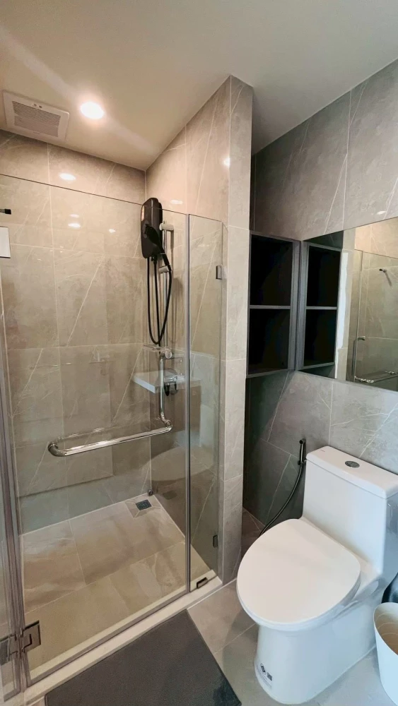 ให้เช่า  Noble Nue Distric R9 ห้องน่าอยู่ เฟอร์ เครื่องใช้ไฟฟ้าครบ ลากกระเป๋าเข้าอยู่ได้เลย คุณต้องไม่พลาด