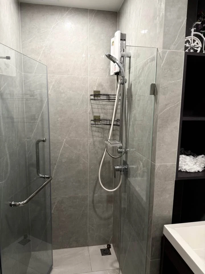 ให้เช่า Noble Nue District R9 1 ห้องนอน 1 ห้องน้ำ มาพร้อมเฟอร์ครบครัน มองเห็นวิวสวยจาดชั้นสูง จองเลย