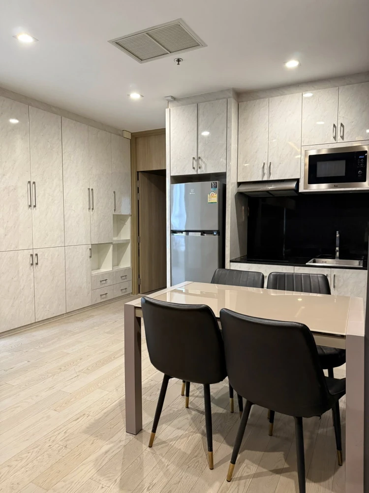 ให้เช่า Noble Ploenchit ห้องกว้างขวาง ตกแต่ง Built-in ครบ พร้อมเข้าอยู่ มาจองได้แล้ววันนี้ อย่าพลาด