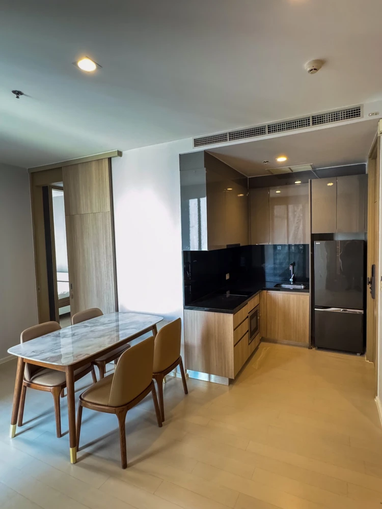 ให้เช่า Noble Ploenjit 2 ห้องนอน พื้นที่ใช้สอยเยอะ เฟอร์ครบครัน ดีแบบนี้จะรออะไร